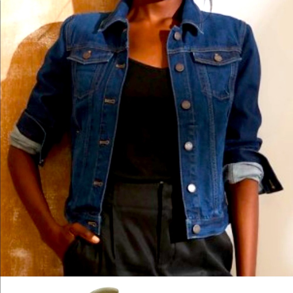 Banana Republic Cropped Essential Jean Jacket XS but fits larger.